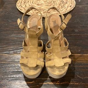 Black poppy tan suede wedges in size 6
